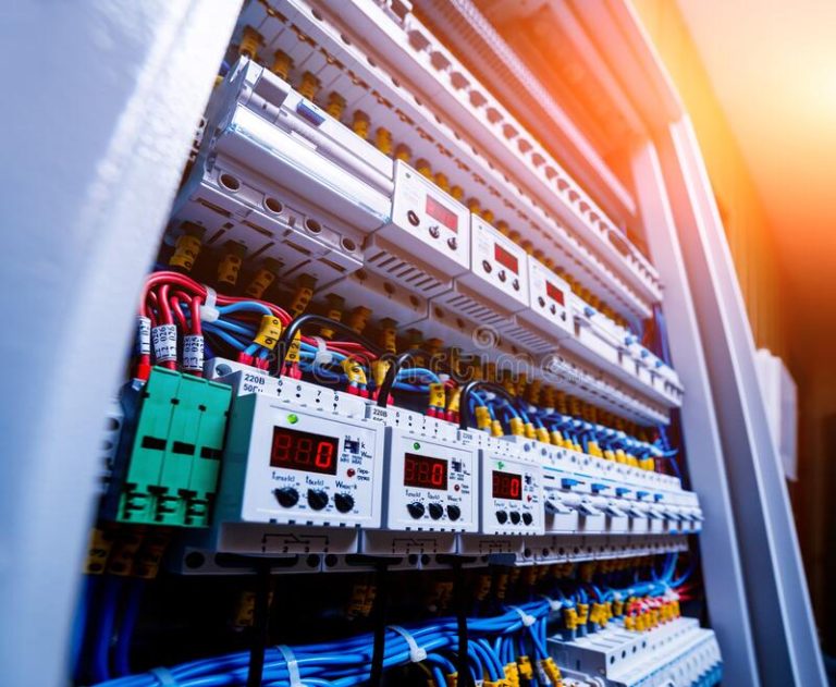 Electrical switchboard with circuit breakers